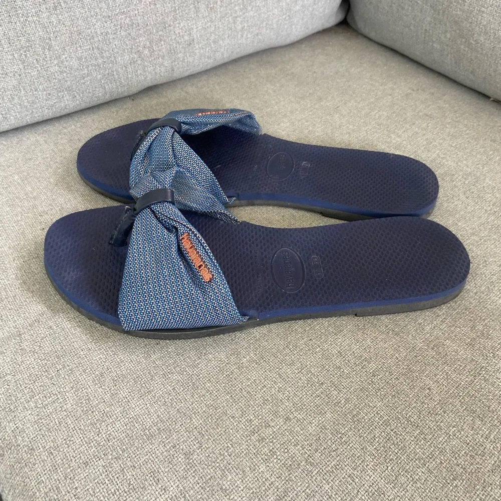 Havaianas Navy Sandals with Textured Strap